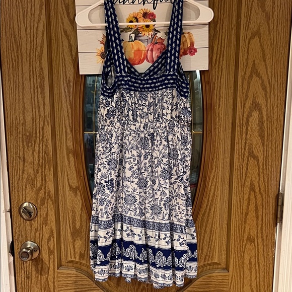 Knox Rose Blue and White Floral Dress - Picture 3 of 4